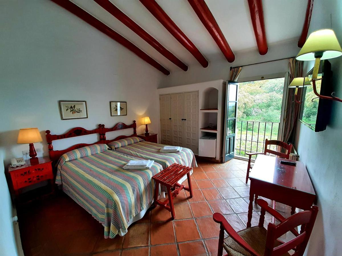 Finca Valbono Apartamentos Rurales Y Hotel Aracena Kültér fotó