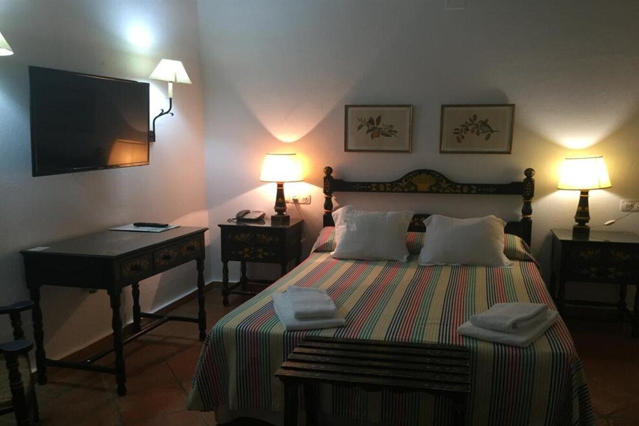 Finca Valbono Apartamentos Rurales Y Hotel Aracena Kültér fotó