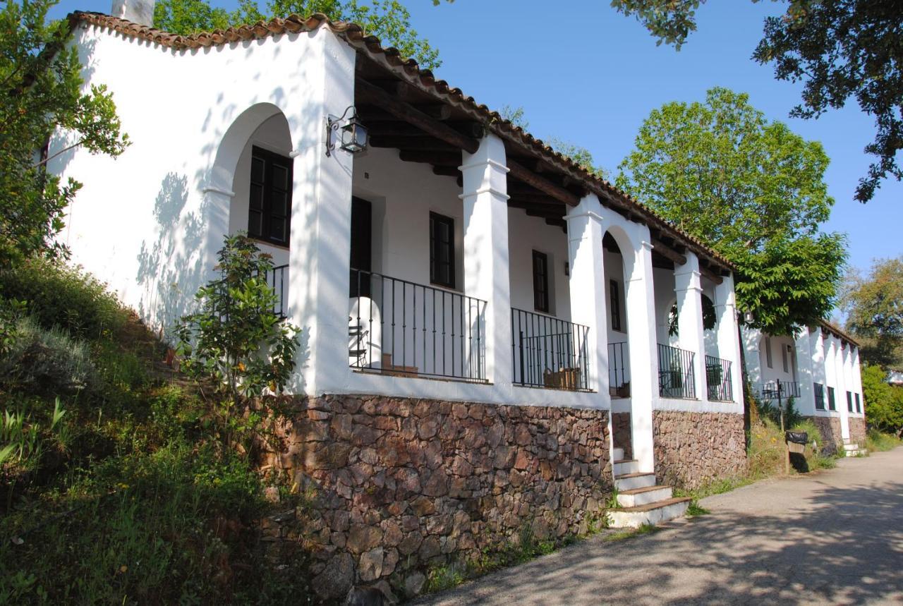 Finca Valbono Apartamentos Rurales Y Hotel Aracena Kültér fotó