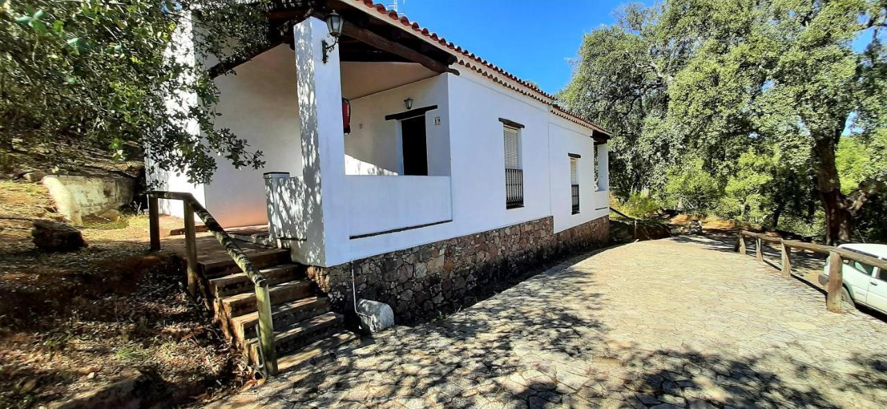 Finca Valbono Apartamentos Rurales Y Hotel Aracena Kültér fotó