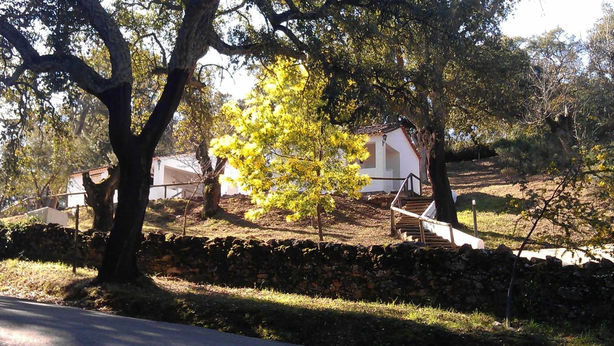 Finca Valbono Apartamentos Rurales Y Hotel Aracena Kültér fotó
