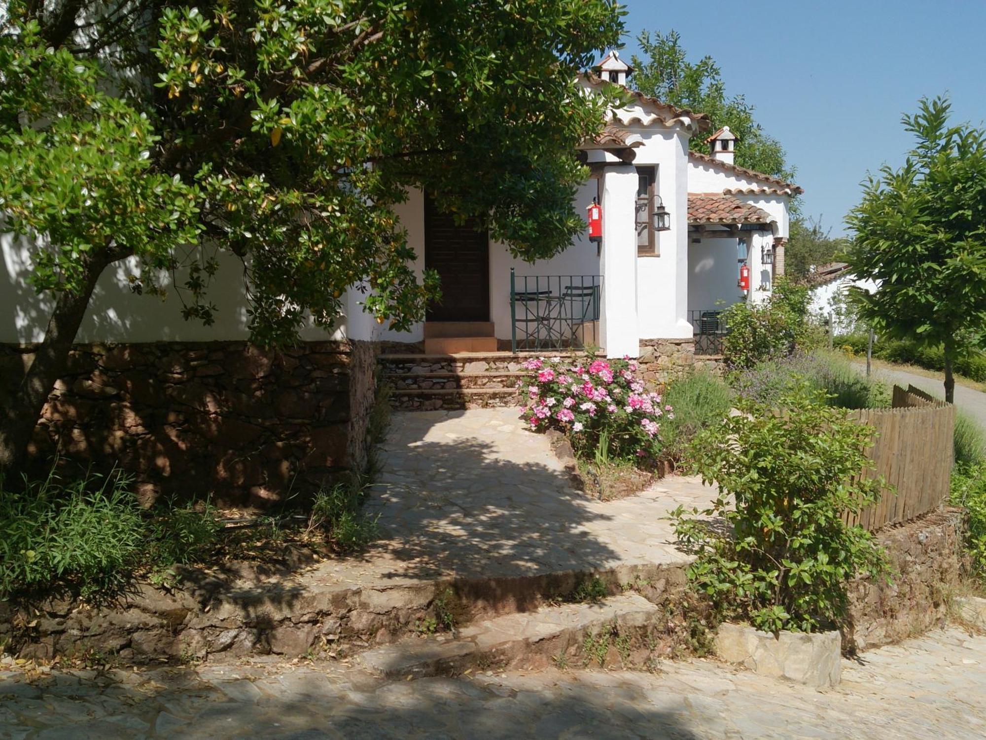 Finca Valbono Apartamentos Rurales Y Hotel Aracena Kültér fotó