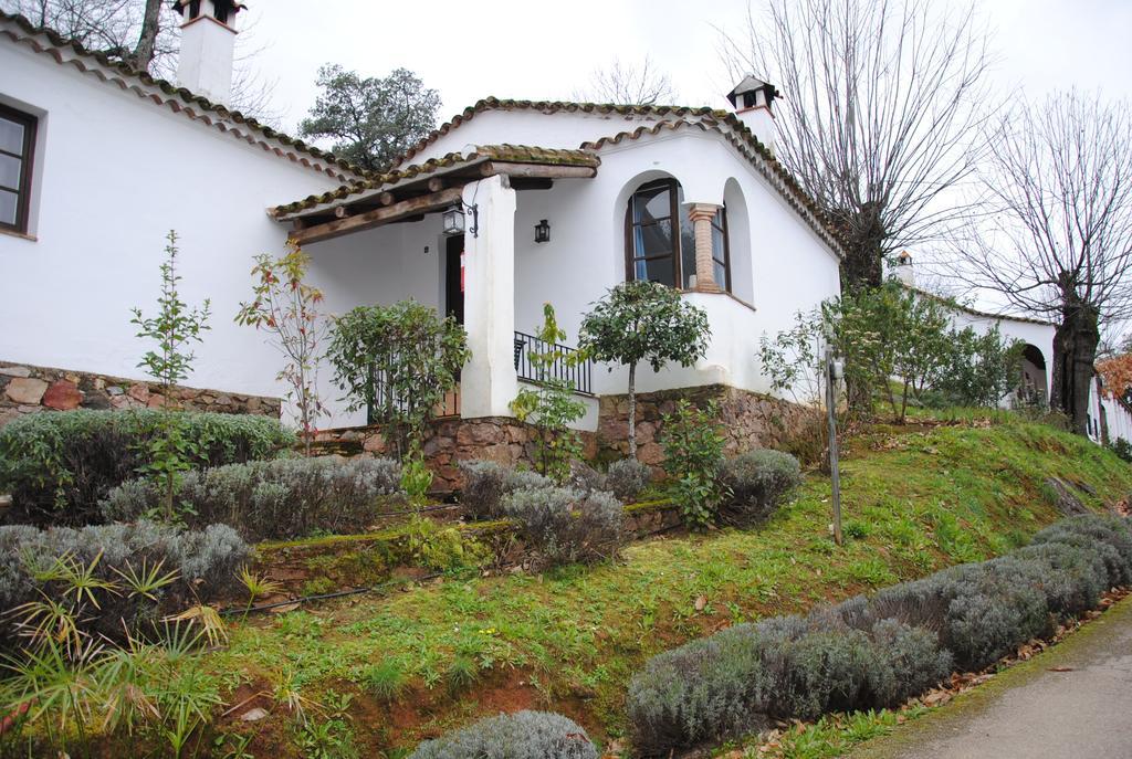 Finca Valbono Apartamentos Rurales Y Hotel Aracena Kültér fotó