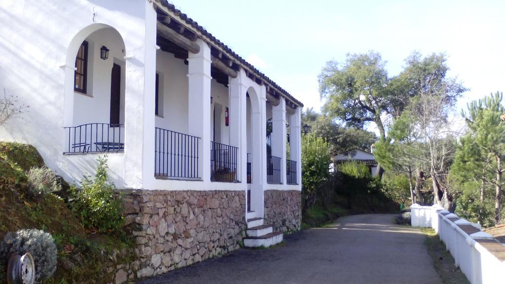 Finca Valbono Apartamentos Rurales Y Hotel Aracena Kültér fotó